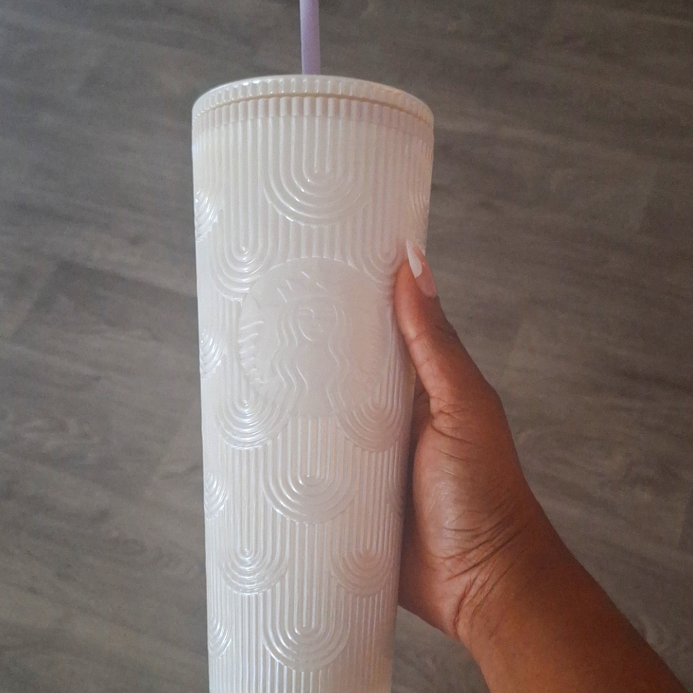 Starbucks 2023 Venti White Pearl Shell Core Siren Scales Cup Tumbler with Straw